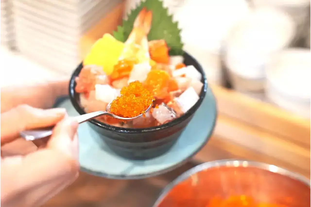 極みこぼれおちる贅沢海鮮丼