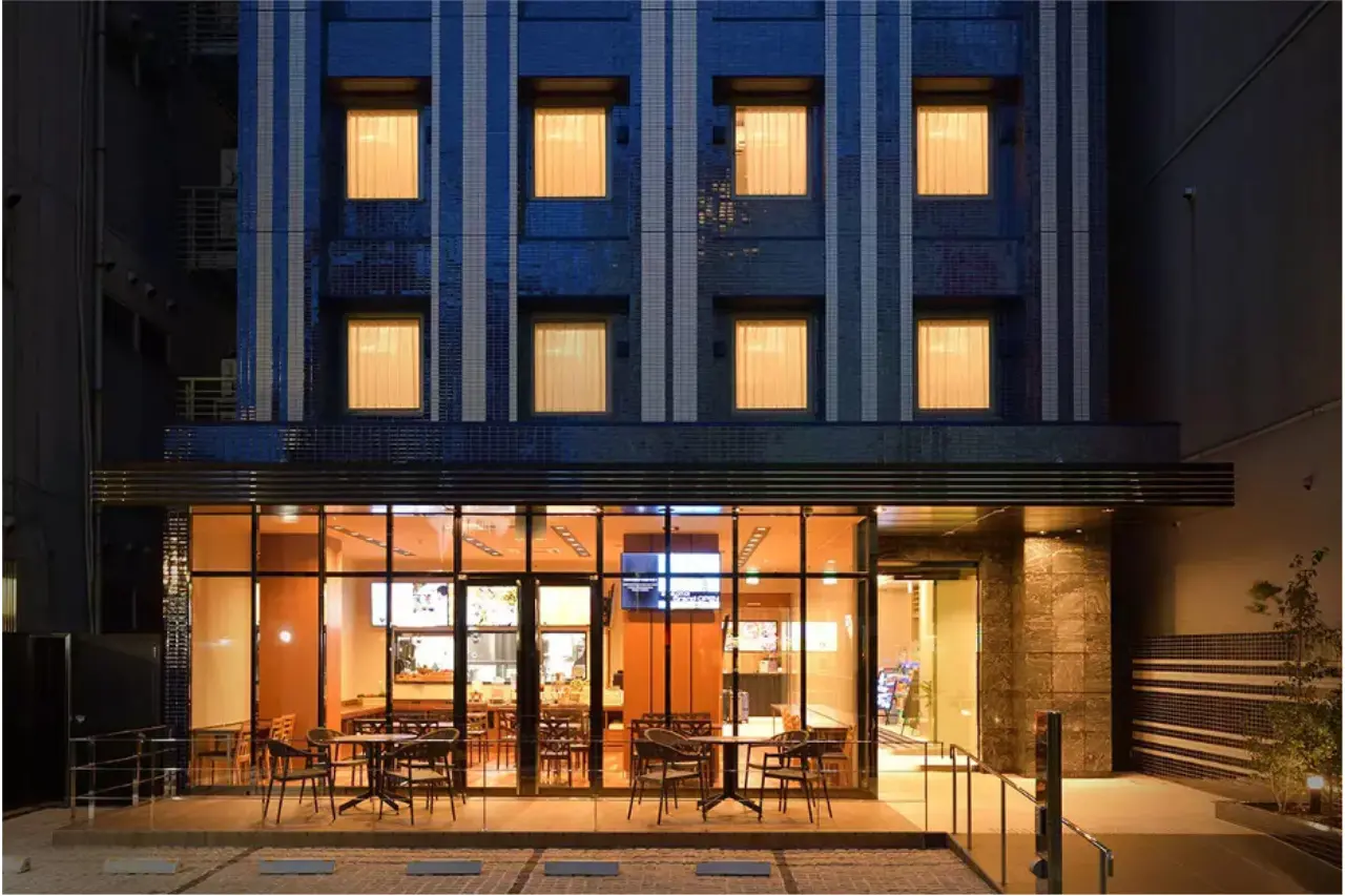 中洲川端駅から徒歩2分の立地にあるBFH福岡中州の外観