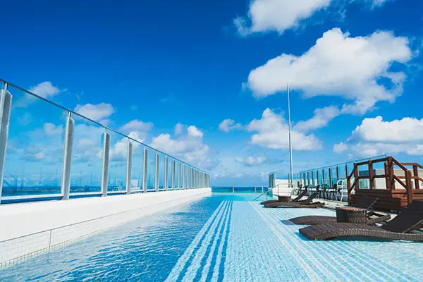 ホテルサンスイナハ ルーフトップバー